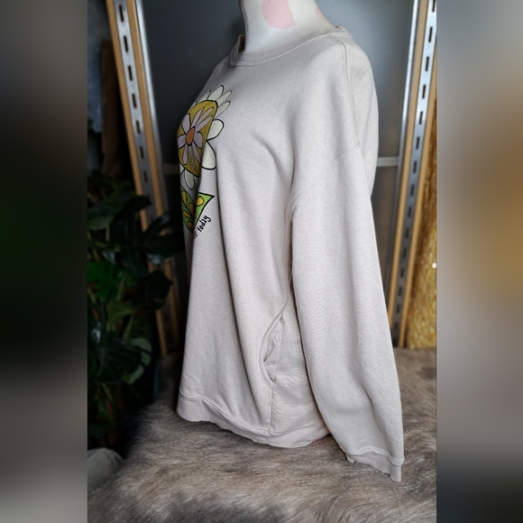 HP •Natural Life • Cute VSCO Women's Tan Crewneck Daisy Pocket Sweatshirt Medium - Picture 2 of 16